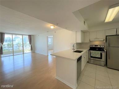 Main picture of 2642 Collins Ave