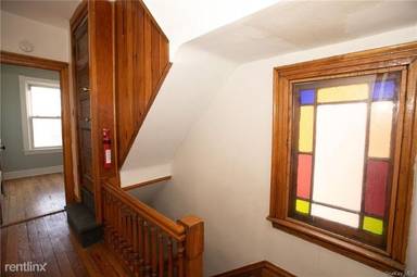 Main picture of 237 E 234th St