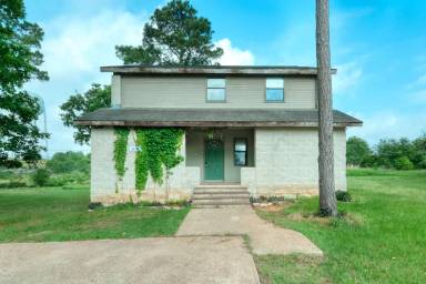 Main picture of 136 Pine Hill Loop
