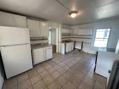 Main picture of 102 Robbins Ave