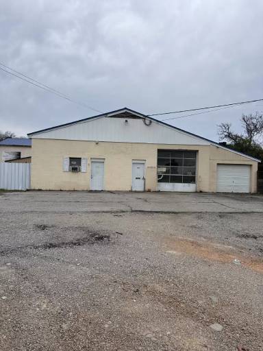 Main picture of 220 Ferry Rd