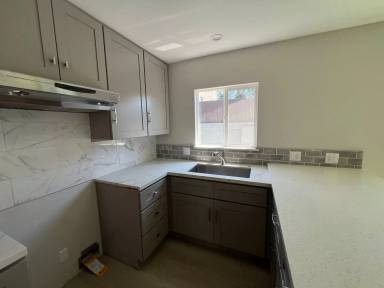 Main picture of 617 W 51st St