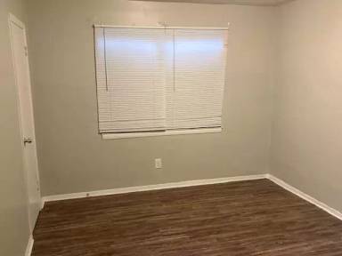Main picture of 3268 Powell Ave