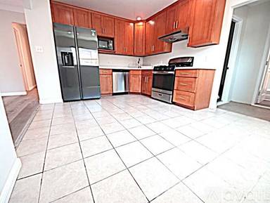 Main picture of 15558 Usher St