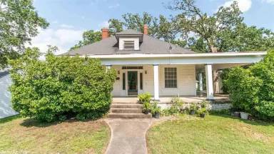 Main picture of 623 Uams Blvd