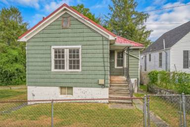 Main picture of 316 1/2 Harrison St
