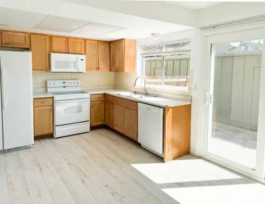 Main picture of 650 S Carr St