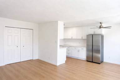 Main picture of 200 S Mariposa Ave