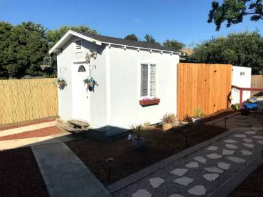 Main picture of 700 Lamont Ave