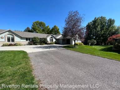 Main picture of 429 Village Dr