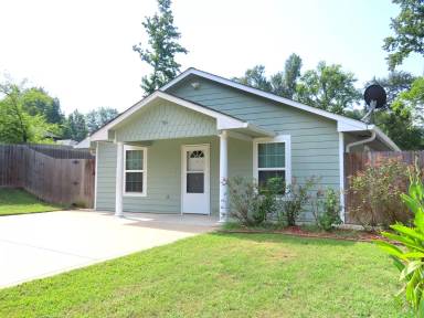 Main picture of 704 W 25th St