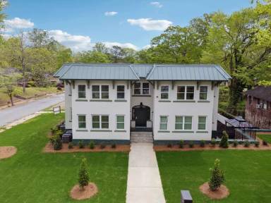 Main picture of 750 Cascade Pl SW