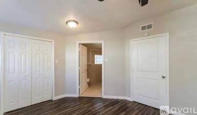 Main picture of 1003 W 14th St