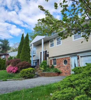 Main picture of 5 Thorman Ln