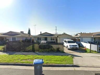Main picture of 2621 Sibelius Ave
