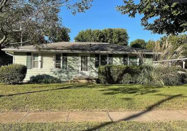 Main picture of 2421 Brockman St