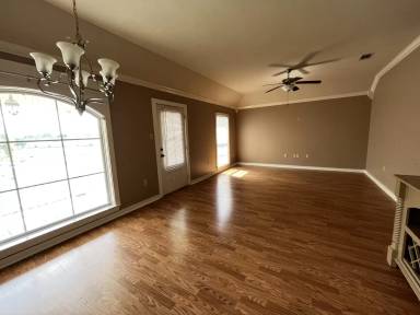 Main picture of 15155 Highway 44