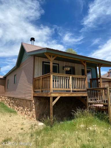 Main picture of 616 W Grand Ave