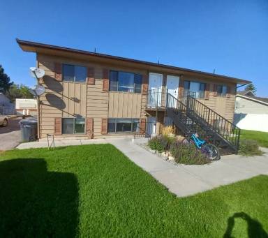 Main picture of 2345 Stace St