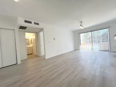 Main picture of 465 Oak St
