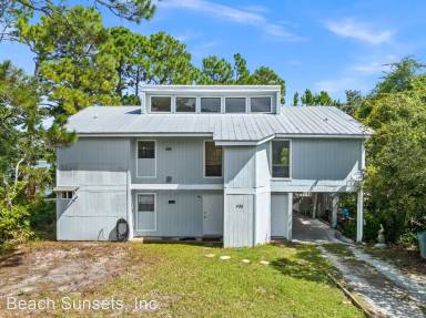 Main picture of 455 Lakeview Dr