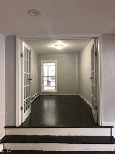 Main picture of 32 W 16th St