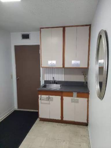 Main picture of 1200 N Ventura Rd