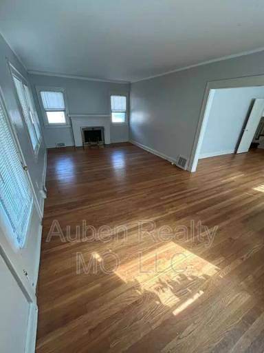 Main picture of 5405 Harrison St