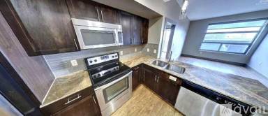 Main picture of 1404 E Riverside Dr