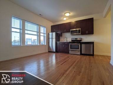 Main picture of 4050 N Milwaukee Ave Apartments