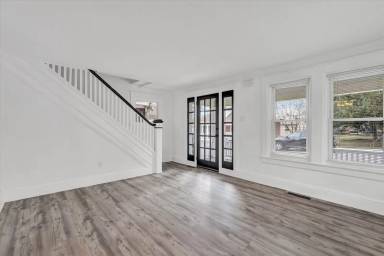 Main picture of 1029 W Locust St