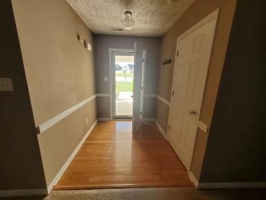 Main picture of 160 Yellowstone Ct