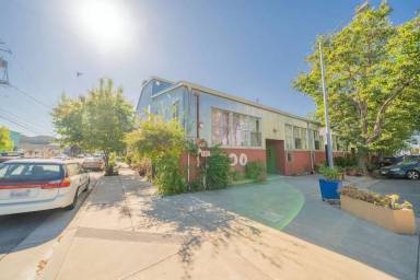 Main picture of 400 Derby Ave