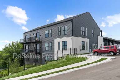 Main picture of 600 E Trinity Ln