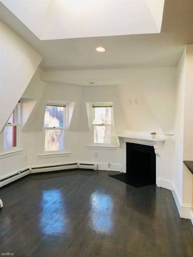 Main picture of 195 Commonwealth Ave