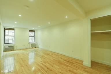 Main picture of 135 E 17th St