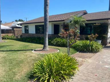 Main picture of 935 Devereux Dr