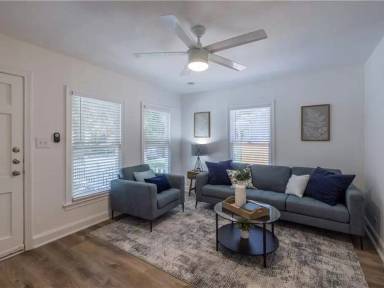 Main picture of 906 Capitol Ct