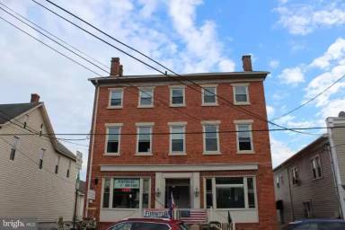 Main picture of 142 E Main St