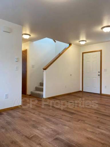 Main picture of 5889 Cedar St