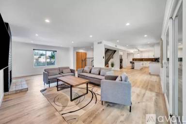 Main picture of 24445 Clipstone St