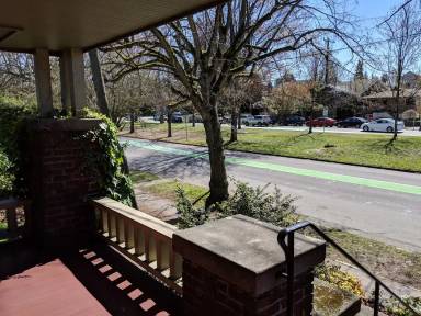 Main picture of 1006 NE Ravenna Blvd