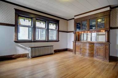 Main picture of 1685 Taylor Ave W