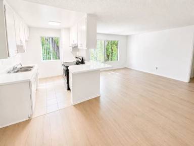 Main picture of 4424 Woodman Ave