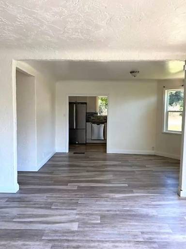 Main picture of 4913 Front St