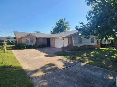 Main picture of 532 SW 61st Ter