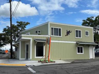 Main picture of 131-133 NE Main St