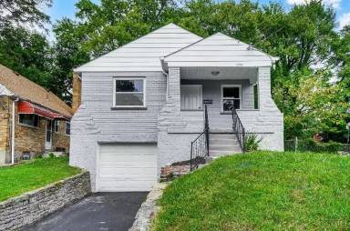 Main picture of 2440 Saint Albans Ave
