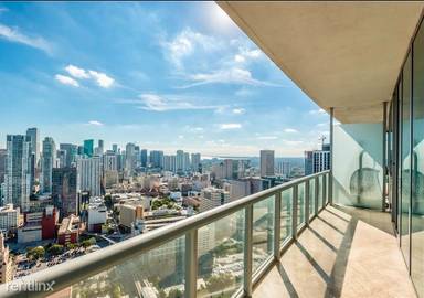 Main picture of 2 S Biscayne Blvd
