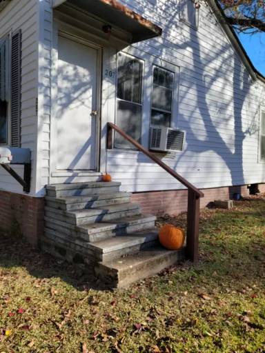 Main picture of 209 S Hazel St